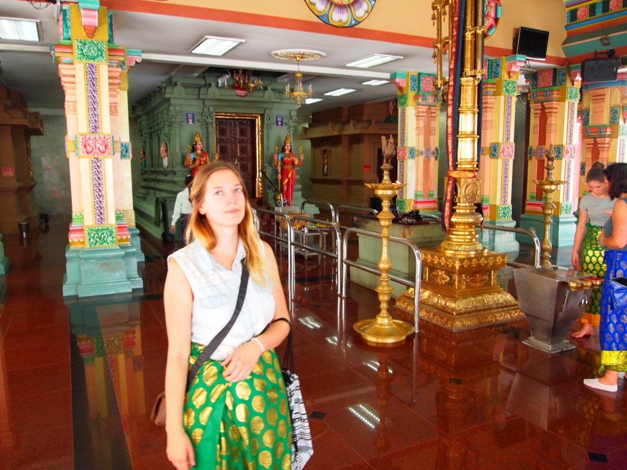 In einem von vielen Hindu Tempeln die wir gesehen haben.